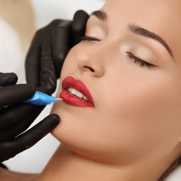 PMU - Full lips + lip liner (Initial Session and Touch-up)